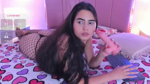 Snapshot of emma_whitee_ chatting on 12, 3, 2025 emma_whitee_ online show from 12, 3, 2025