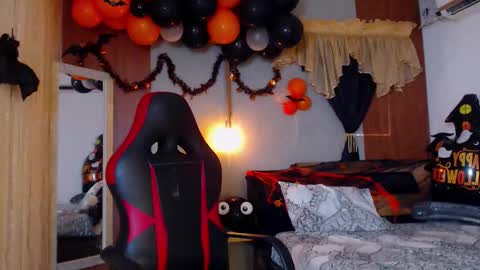 Snapshot of emma_willians_ chatting on 20, 10, 2025 EMMA online show from 20, 10, 2025