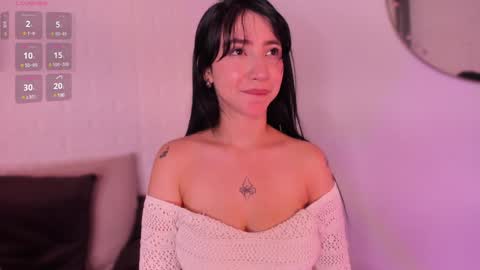 emma_woods__ online show from 2, 1, 2025