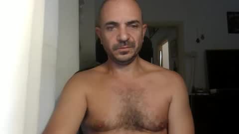 Snapshot of emmagold123 chatting on 14, 11, 2025 Ariel online show from 14, 11, 2025