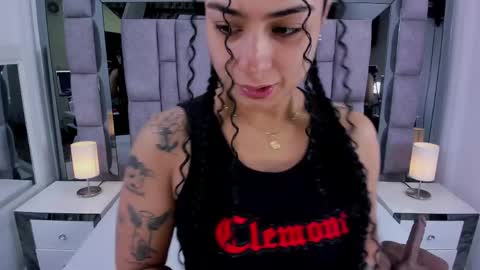 Snapshot of emmahill1 chatting on 24, 4, 2026 EMMA HILL online show from 24, 4, 2026