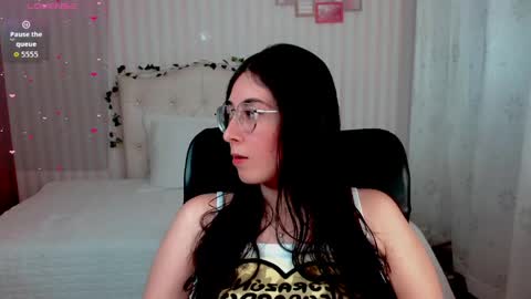 Snapshot of emmalove_doll chatting on 25, 3, 2026 Emmas Room online show from 25, 3, 2026