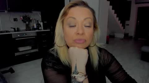 Emma online show from 22, 11, 2025