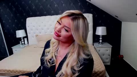 Snapshot of emmamavis chatting on 24, 2, 2025 Emma Mavis online show from 24, 2, 2025