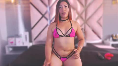 emmanaughty_ online show from 1, 2, 2025