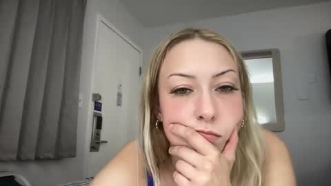 Snapshot of emmaraee chatting on 14, 6, 2026 emmaraee online show from 14, 6, 2026