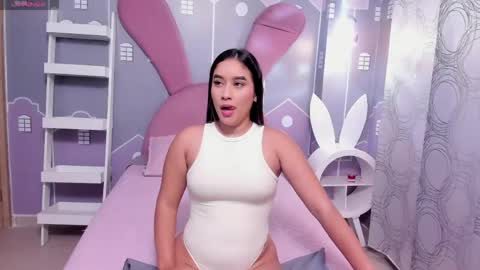 emmathompson__ online show from 19, 4, 2026