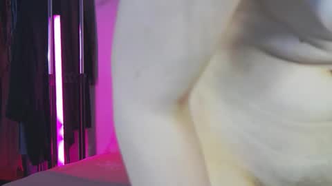 Snapshot of emmawright02 chatting on 26, 10, 2025 Emma online show from 26, 10, 2025