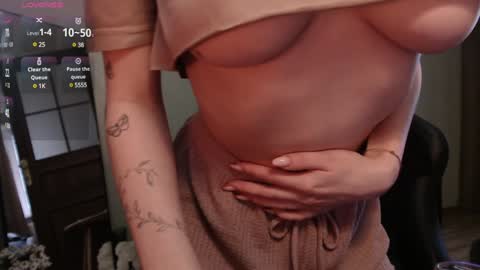 Snapshot of emmiclo chatting on 24, 1, 2025 Emily online show from 24, 1, 2025