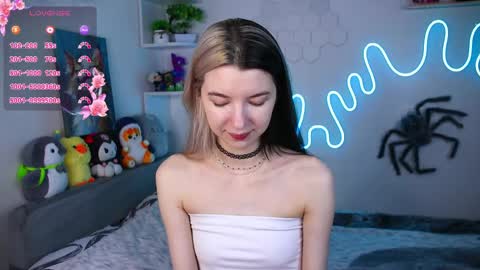 Snapshot of emmie_everly chatting on 7, 5, 2026 emmie_everly online show from 7, 5, 2026
