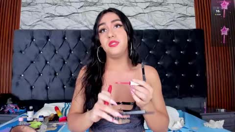 Snapshot of emmiily chatting on 17, 12, 2024 Emely online show from 17, 12, 2024