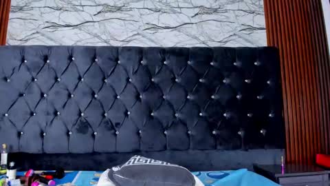 Snapshot of emmiily chatting on 17, 12, 2024 Emely online show from 17, 12, 2024