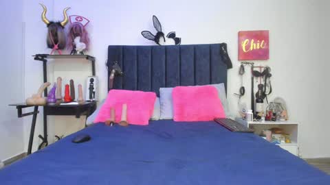          online show from 10, 1, 2025