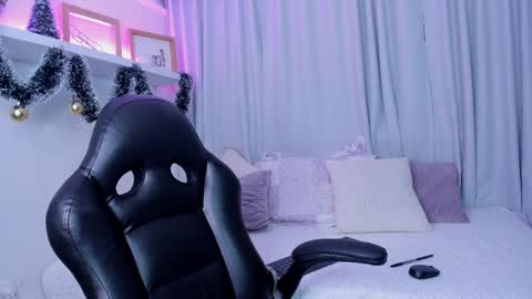 Emmy Heart online show from 16, 12, 2025