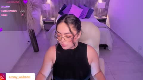 Emmy Walker online show from 5, 11, 2025