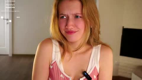 Snapshot of emmyleri chatting on 17, 9, 2025 Emmy online show from 17, 9, 2025