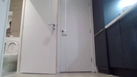 emrys2016833836 online show from 17, 11, 2025