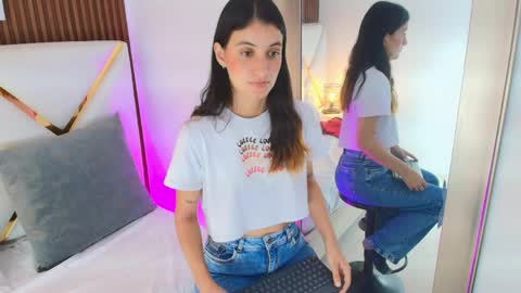 Snapshot of emy_ferrer_ chatting on 21, 4, 2026 EMY FERRER online show from 21, 4, 2026