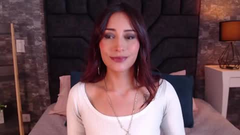 Snapshot of emy_fg chatting on 6, 5, 2026 Emy online show from 6, 5, 2026