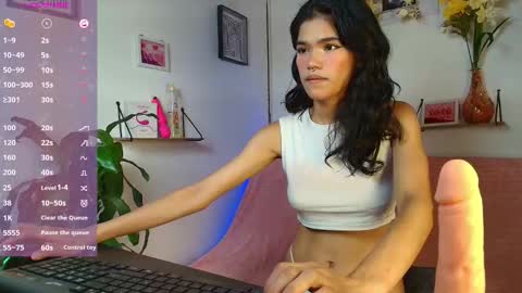 emycarver09 online show from 23, 9, 2025