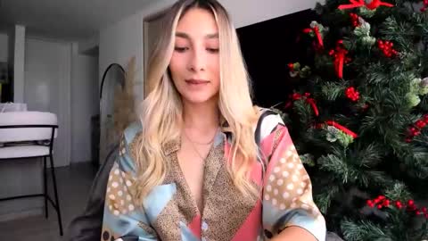 Snapshot of emyconneer chatting on 13, 12, 2024 emyconneer online show from 13, 12, 2024