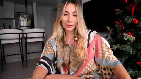 Snapshot of emyconneer chatting on 13, 12, 2024 emyconneer online show from 13, 12, 2024