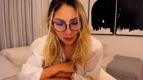 Snapshot of emyconneer chatting on 24, 1, 2025 emyconneer online show from 24, 1, 2025