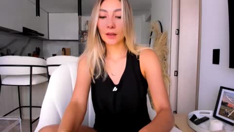 Snapshot of emyconneer chatting on 25, 1, 2025 emyconneer online show from 25, 1, 2025