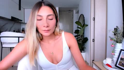 Snapshot of emyconneer chatting on 5, 2, 2025 emyconneer online show from 5, 2, 2025