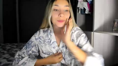 Snapshot of emyconneer chatting on 10, 2, 2025 emyconneer online show from 10, 2, 2025