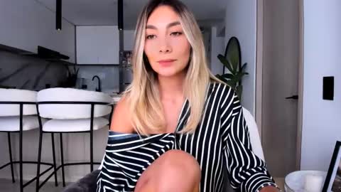 Snapshot of emyconneer chatting on 22, 2, 2025 emyconneer online show from 22, 2, 2025