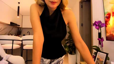 Snapshot of emyconneer chatting on 1, 3, 2025 emyconneer online show from 1, 3, 2025