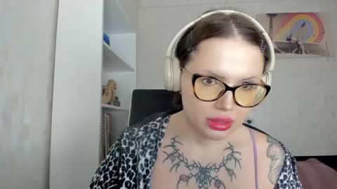 Snapshot of emydeliro chatting on 17, 4, 2026 emydeliro online show from 17, 4, 2026