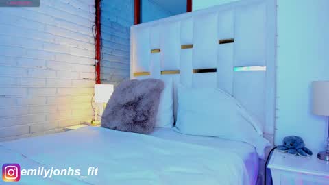 EMYLY  online show from 21, 2, 2025