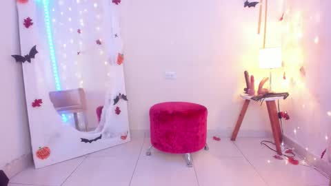 EMYLY  online show from 14, 10, 2025