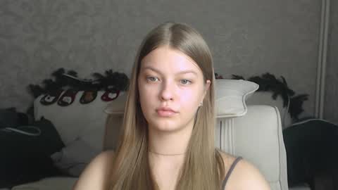 Snapshot of emysway chatting on 4, 1, 2025 EmySway online show from 4, 1, 2025