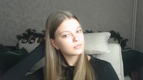 Snapshot of emysway chatting on 7, 1, 2025 EmySway online show from 7, 1, 2025