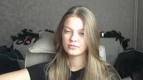 Snapshot of emysway chatting on 28, 1, 2025 EmySway online show from 28, 1, 2025