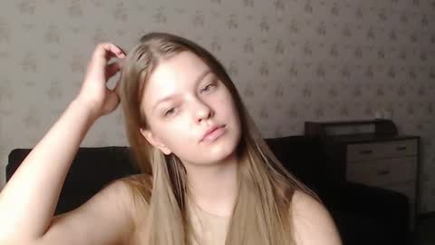 Snapshot of emysway chatting on 10, 2, 2025 EmySway online show from 10, 2, 2025