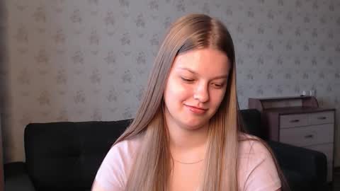 Snapshot of emysway chatting on 22, 9, 2025 EmySway online show from 22, 9, 2025