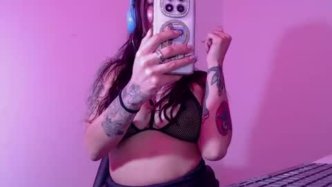 Snapshot of enchantressqueen chatting on 28, 7, 2026 EnchantressQueen online show from 28, 7, 2026