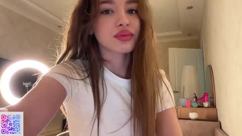 Snapshot of endlessmia chatting on 12, 9, 2025 Mia online show from 12, 9, 2025