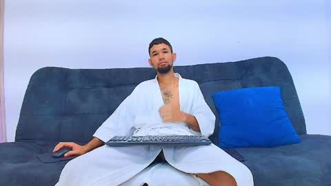 Snapshot of enyel_100 chatting on 22, 4, 2026 enyel_100 online show from 22, 4, 2026