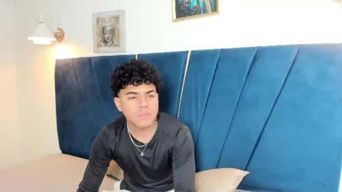 Snapshot of enzo_love18 chatting on 3, 7, 2026 enzo online show from 3, 7, 2026