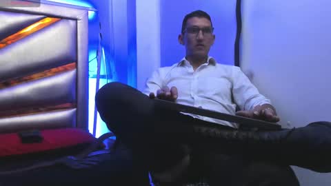 Snapshot of enzopratt chatting on 26, 2, 2025 Enzo Pratt online show from 26, 2, 2025