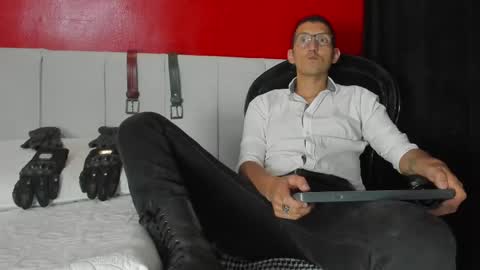 Snapshot of enzopratt chatting on 6, 3, 2025 Enzo Pratt online show from 6, 3, 2025