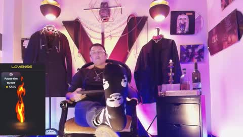 Snapshot of enzopratt chatting on 17, 10, 2025 Enzo Pratt online show from 17, 10, 2025