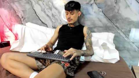 Snapshot of enzorodriguezz chatting on 23, 10, 2025 Enzo Rodriguez online show from 23, 10, 2025
