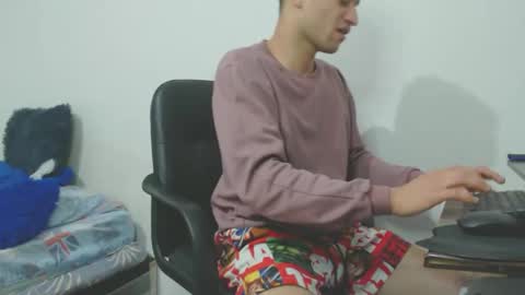 Snapshot of enzoyarack chatting on 6, 10, 2025 enzoyarack online show from 6, 10, 2025