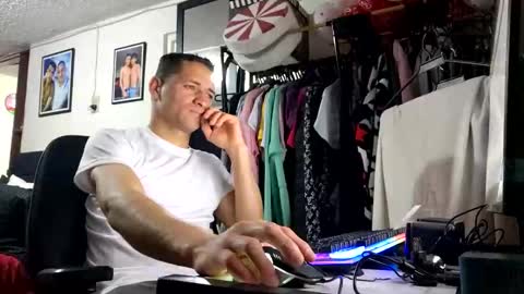 Snapshot of enzoyarack chatting on 6, 11, 2025 enzoyarack online show from 6, 11, 2025